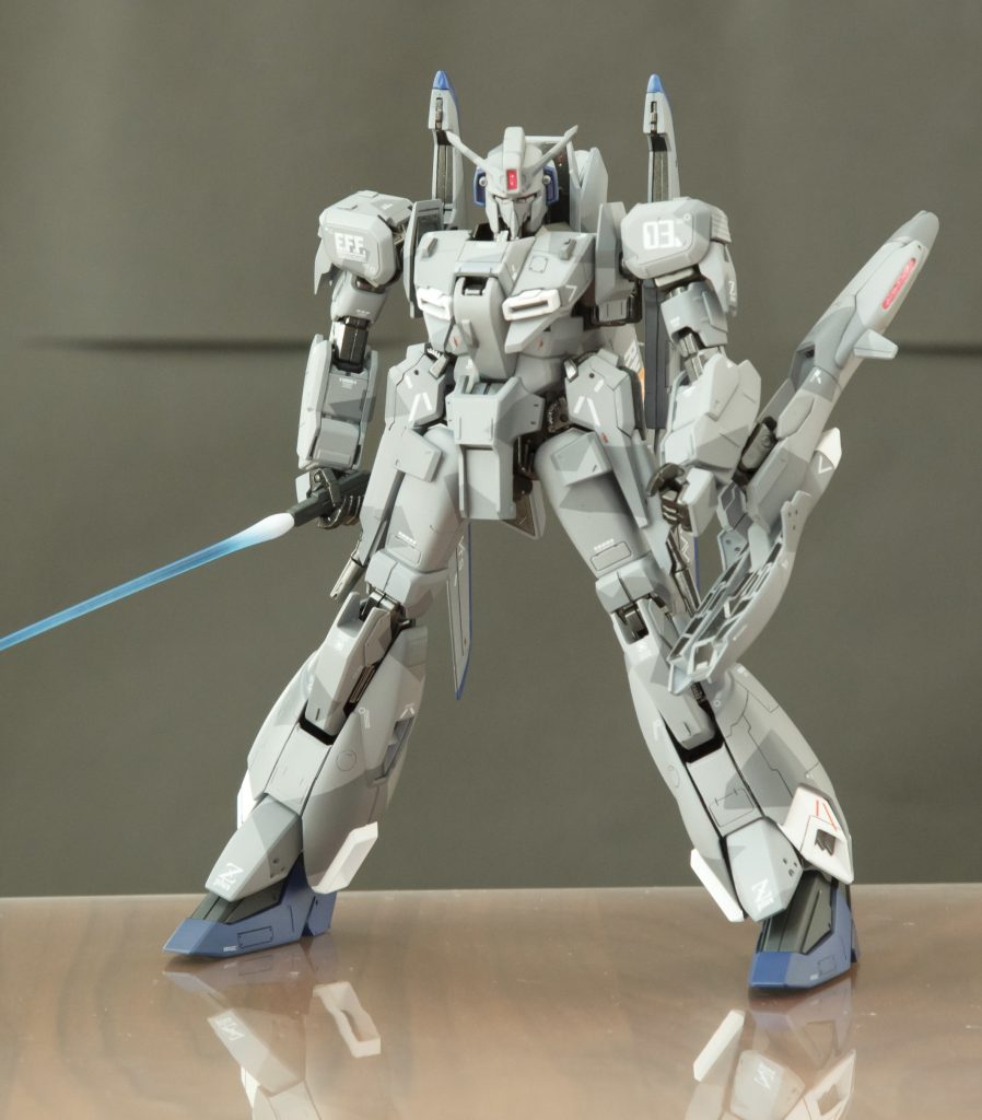 サーベルのグラデーションにも注目