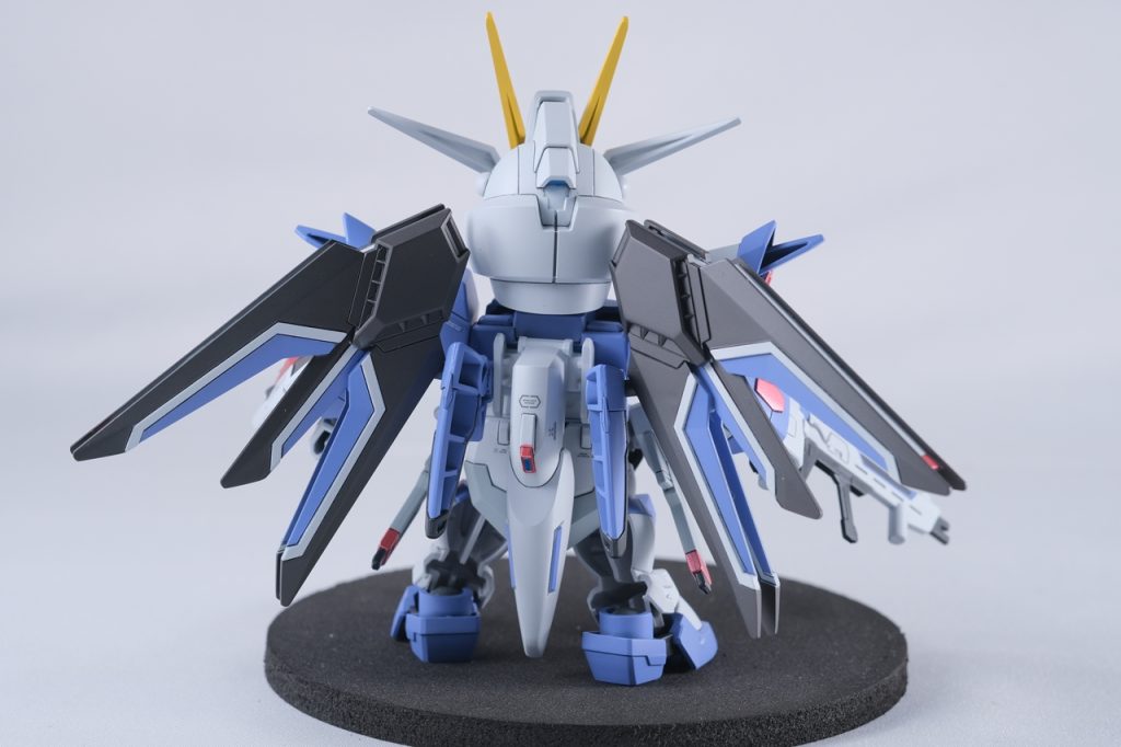 全身・後ろ姿。肉抜きは一切埋めていません。羽根やふくらはぎなど各所あります。後ろからだと目立っちゃうけど、SDだしまぁいっかという感じです。。