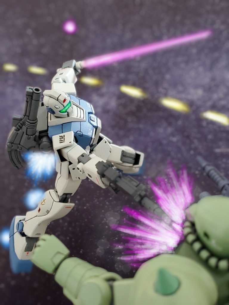 その命令に反して自らも殿につこうとするシイコ少尉であったが、『彼』は強い口調で隊長を連れて戦闘宙域からの離脱を再度指示‼️そして『彼』はプリムス艦隊のMS部隊を相手に一歩も通さぬ鬼神の如き姿で戦い続けた…🌠