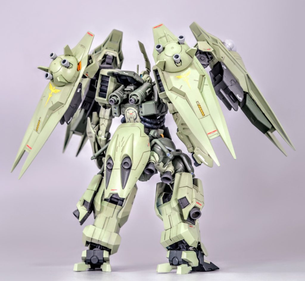 増加した重量を推力で補っているので背面はバーニアの塊です背面のまとまり感が個人的にお気に入りポイントです