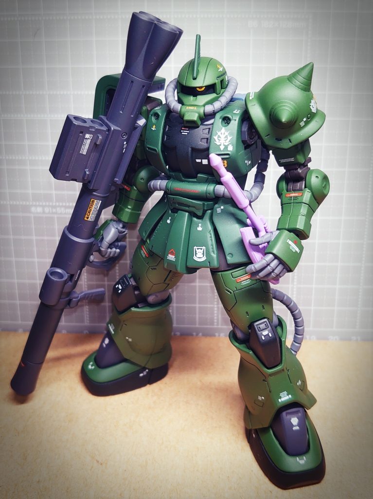 こちらはベースがシャア専用でした。丁寧にグリーンで潰しましたw