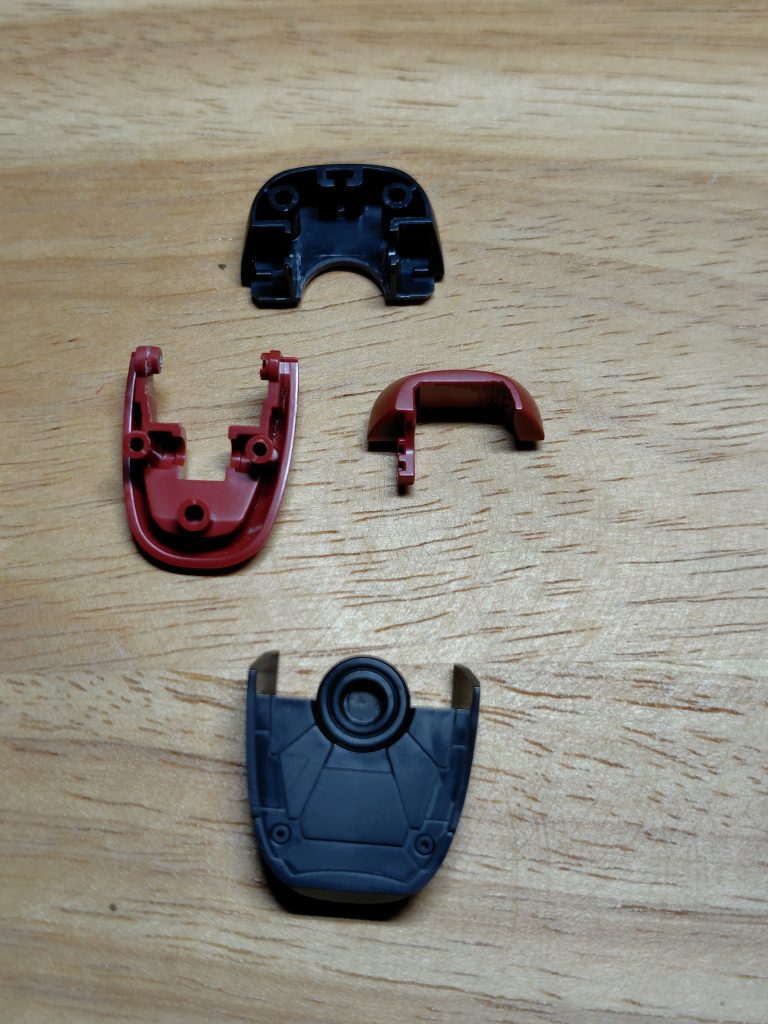 HJの作例教本どおり、又を広げた際に、アンクルアーマーが追従して斜めになるように、干渉部分をそぎ落とし。