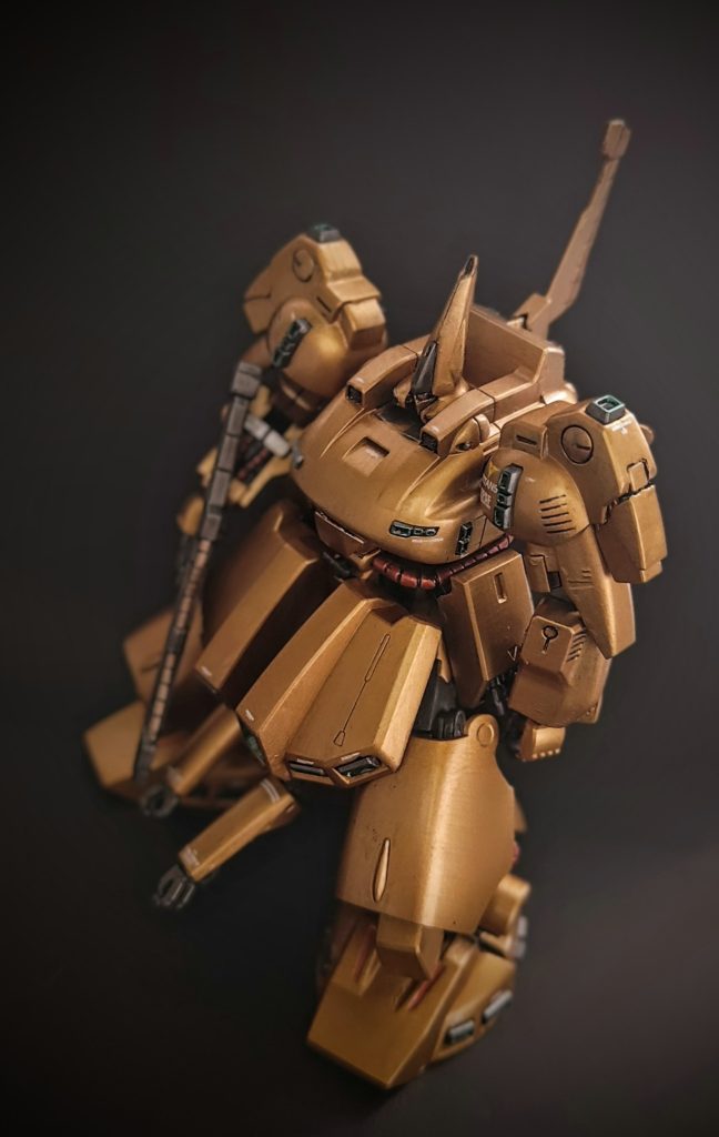 前面カット。塗装はシタデルカラーの筆塗りで、全塗装しています。スラスターの塗り分けや細かいデカール貼りに難儀しました。