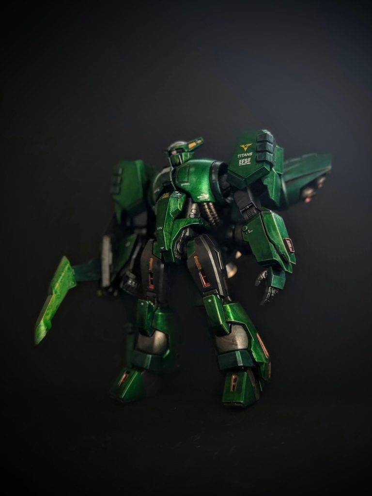 正直、デザイン画やTVでの登場シーンではそんなにカッコイイMSとは思っていなかったものの(キットになっていないのも仕方ないよなくらいに思っていましたww)、いざプラモデルになったらカッコよく仕上げられており、とてもびっくりしたキットでした!! 余談ですが、息子も本キットを購入、製作したのですが、クマさん色で塗ろうと目論んでいた模様です(実際には素組⇒遊ぶ⇒朽ち果てるというルートをたどりましたが…)