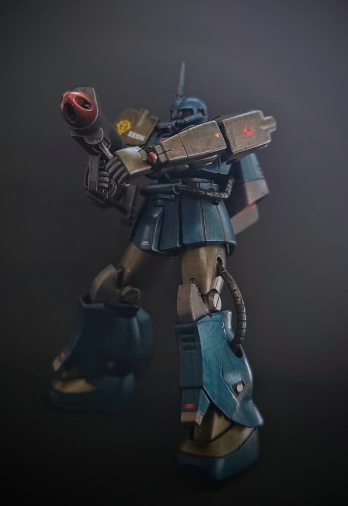 ポーズを付けて。左肩に貼ったデカールが使えて満足していますww