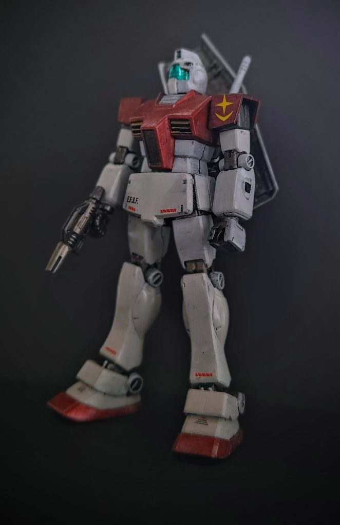 前面カット。キット自体が真っ黒なのでパーツ裏はキットそのまま、下地も塗ることなく黒からの立ち上げが出来て、個人的にはとても便利だなぁと思っていますww白場はシルバー系ではなく、マットな白で塗装しています。