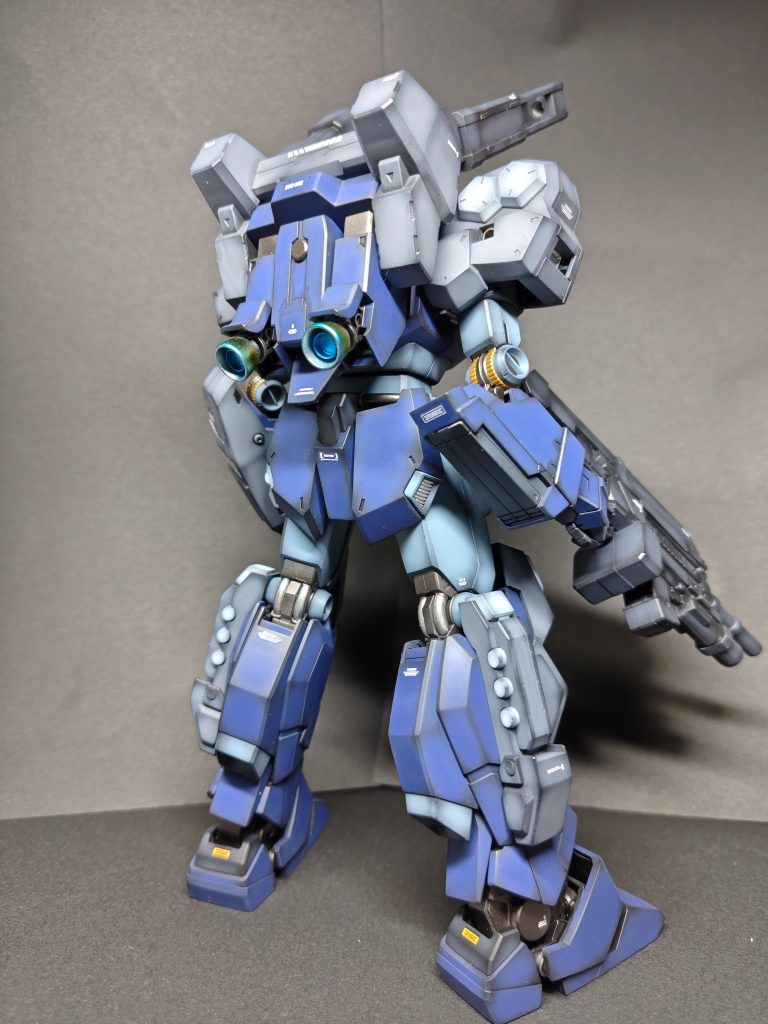 バックショットバーニアは焼き色表現、内部にWAVEの丸バーニアを貼り付け。蛍光ブルーで塗装。ブラックライトで光るようにしました。