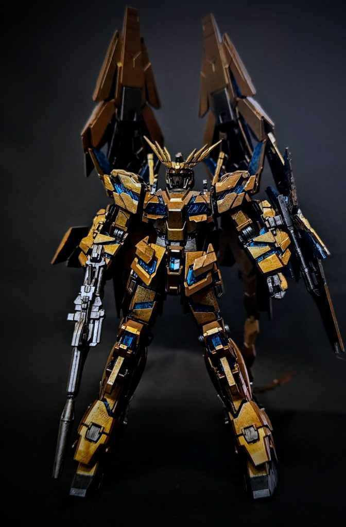 前面カット。サイコフレームはキラキラした感じを出したくて、塗料にネイルアート用のラメを混ぜて塗装してみたのですが残念ながらあまり効果はありませんでしたww