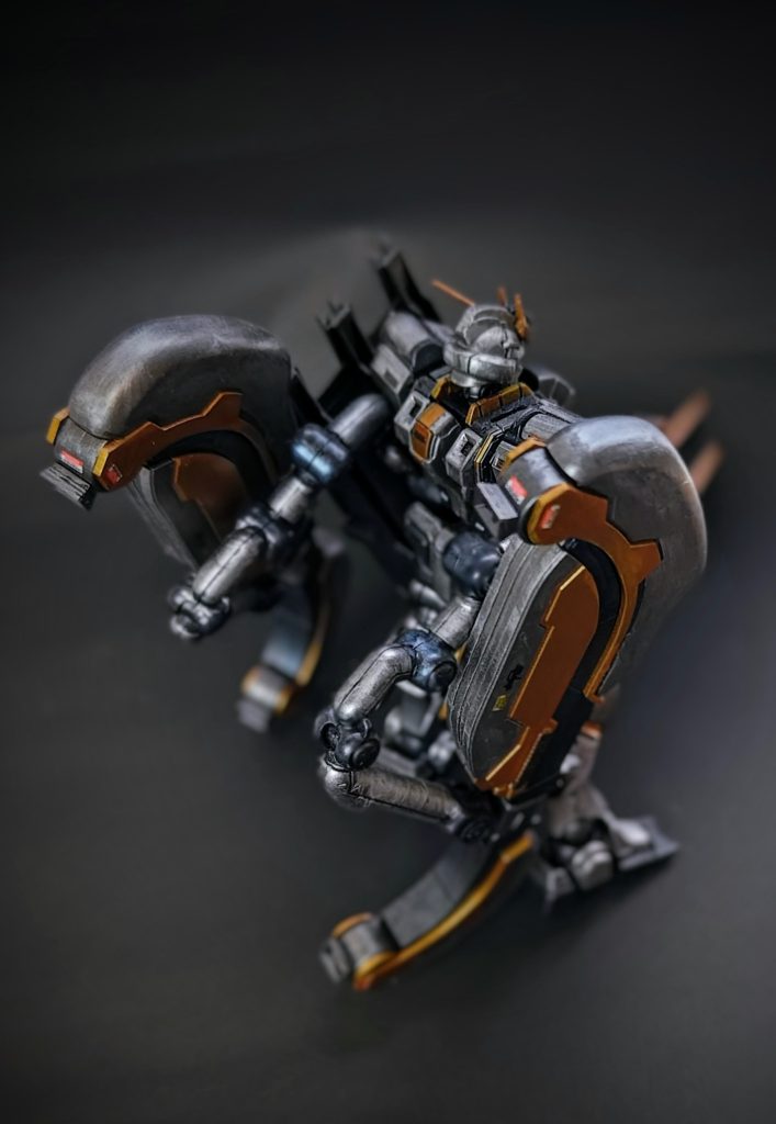 背面カット。ほとんどのアングルでガンダム本体が見えなくなってしまいます…