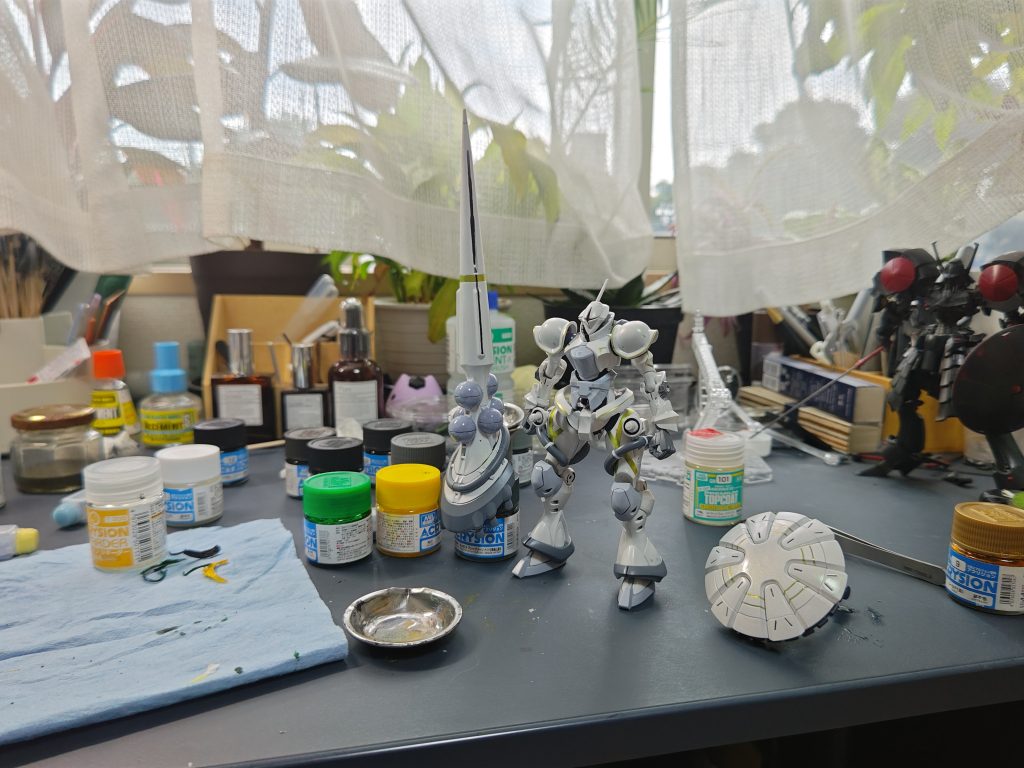 塗装完成時です。パーツのスキマなどはそんなになかったのですが、大きい一体形成パーツがあり、その湯境？の慣らしにかかりました。