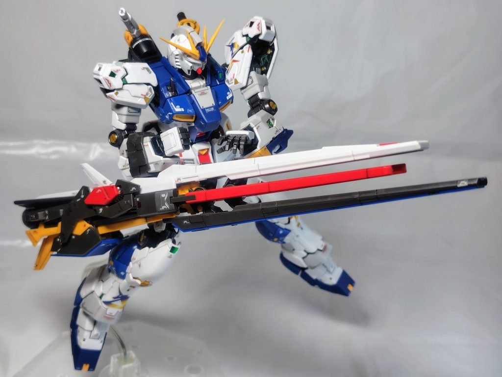 ロングレンジフィンファンネル。おもちゃみたいな色合いで最初は好きじゃなかったんですが作ってみるとカッコいいです。