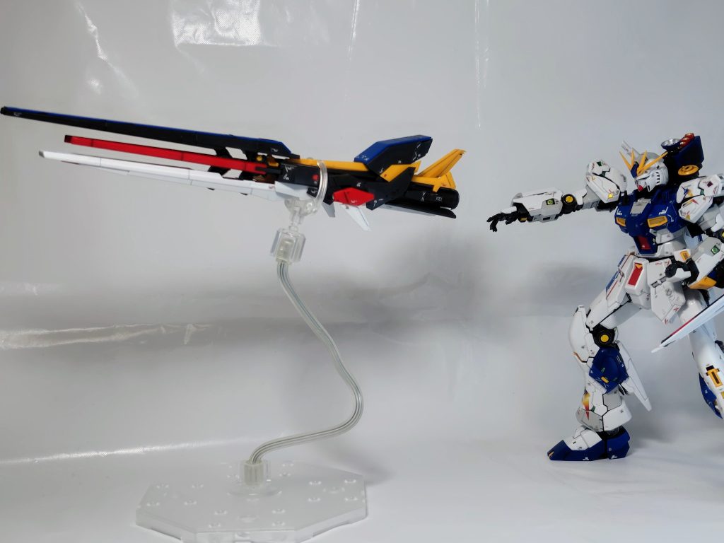 スパロボ風構図。行けっ!ロングレンジフィンファンネル!