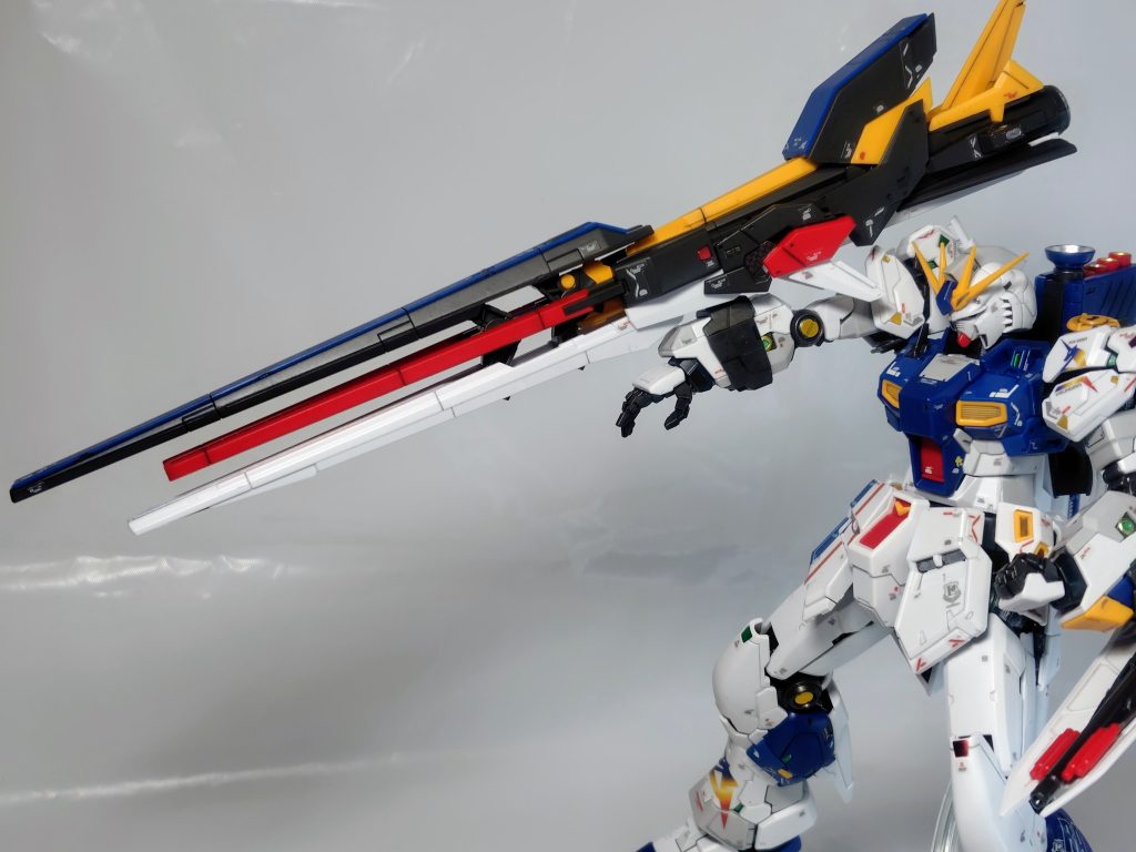 このポーズ、パワーランチャーみたいで好きなんですがさすがに重さに耐えられずキープできません(gundam-kao5)