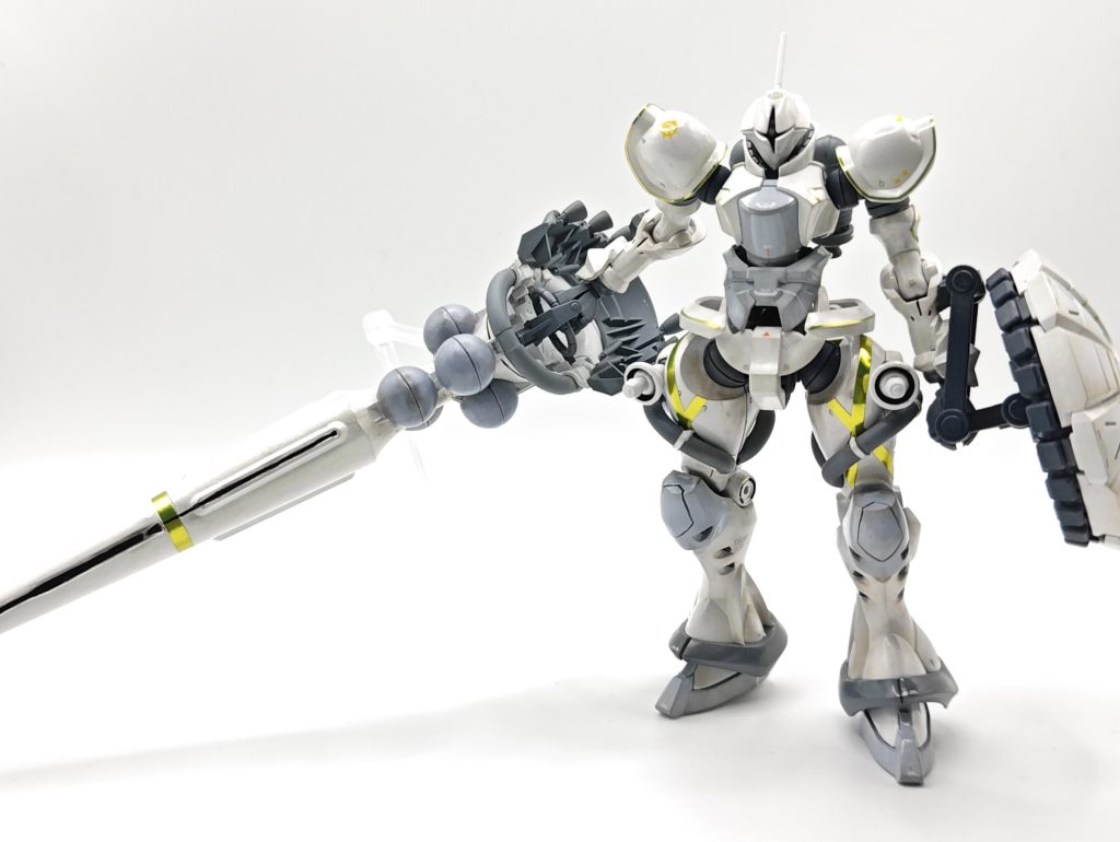 ハクジ装備です。（どこまでがハクジ装備なのでしょう？）金色の部分は今回は付属シールをカットして使っています。