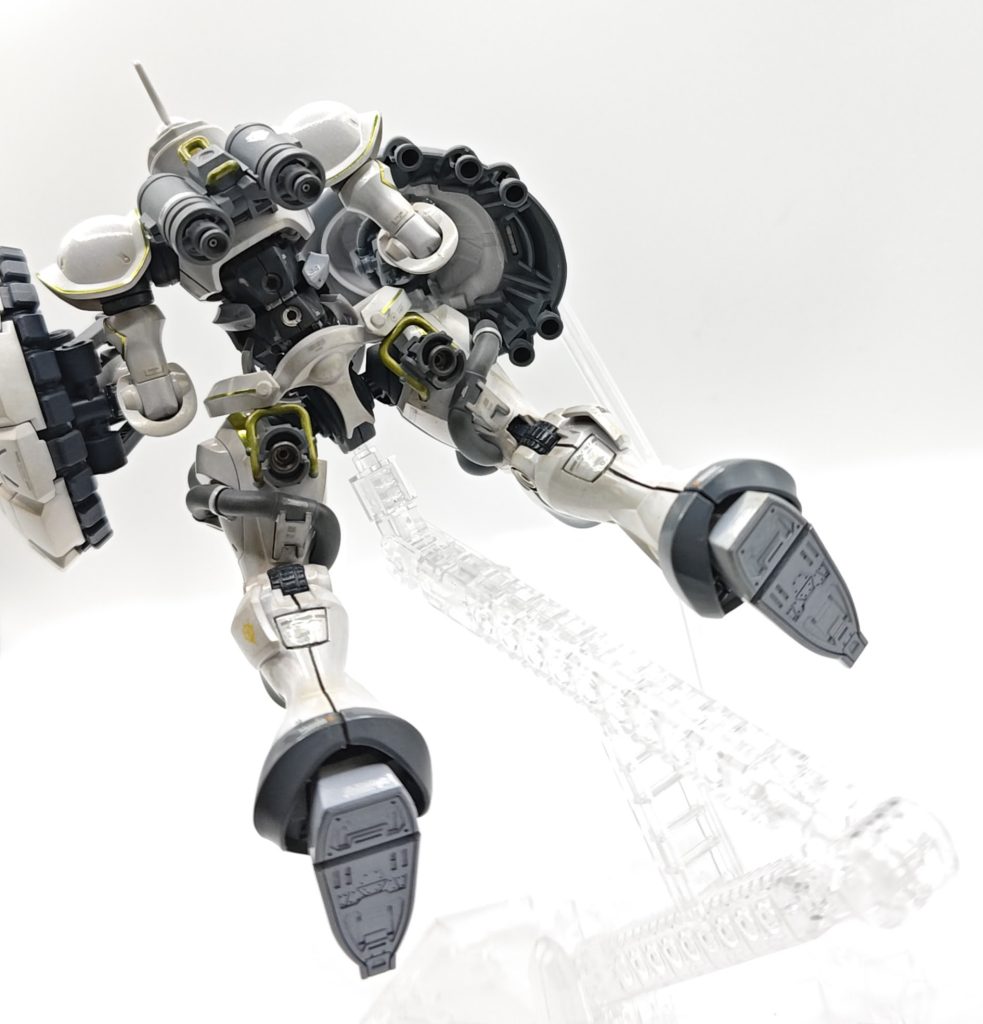 少しオリジナルめいた塗装ですが、このメカっぽい背面は気に入っています。