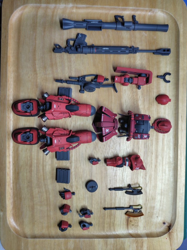 カラーレシピです。数字はすべて%です。フレーム 黒サフ グレーバイオレット外装レッド ピンクサフ ガンダムレッド40+ホワイト20+グレー25+イエロー15外装あずき ピンクサフ ガンダムレッド50+色の源マゼンタ50+色の源シアン少々外装ダークグレー 黒サフ グレー75+黒35武器 黒サフ グレーバイオレットノズルインナー 黒サフ シャインシルバーノズルアウター 黒サフ 内側:シャインシルバー 重ねてクリアレッド 外側:シャインシルバー80+ブラックメタリック20モノアイ クリアレッド+蛍光ピンク+クリアパール