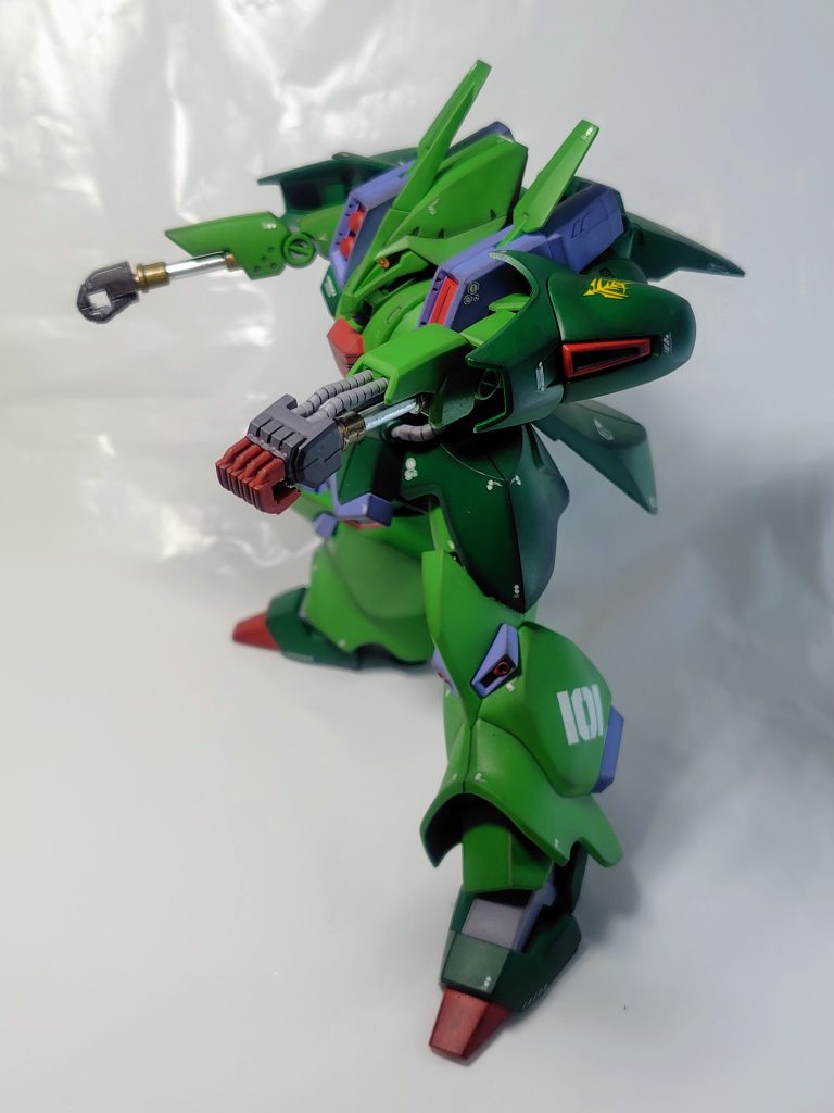 ダブルアームパンチ！変な形のライフルにこのアームパンチと面白い機体です。