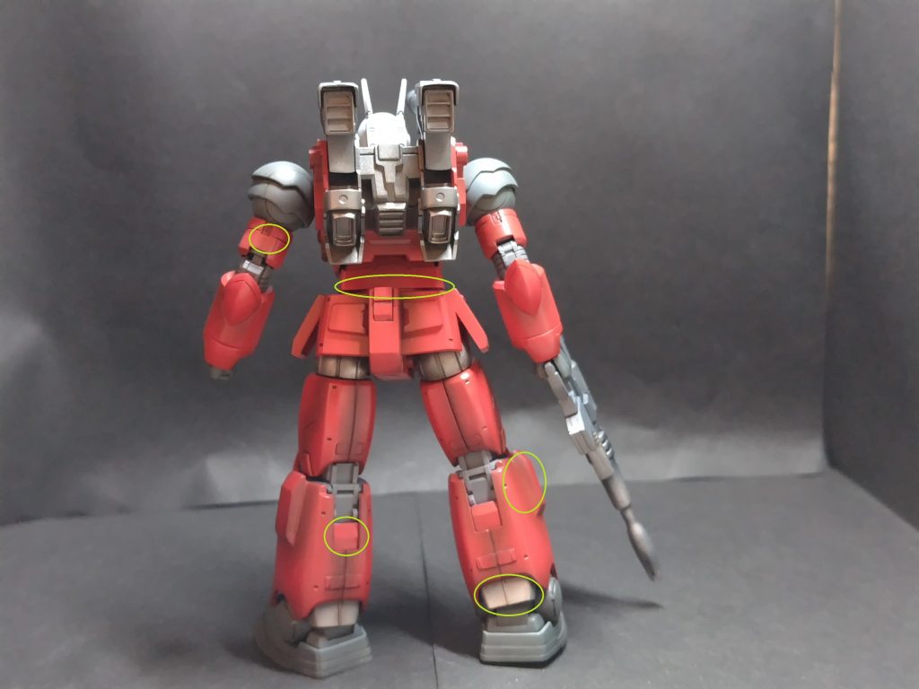 【バックショット】スネ部分の塗装を変えています。腰部分はプラ板で延長しています。上腕部はスジボリ追加しています。スネの突起部分も幅増しをしています。