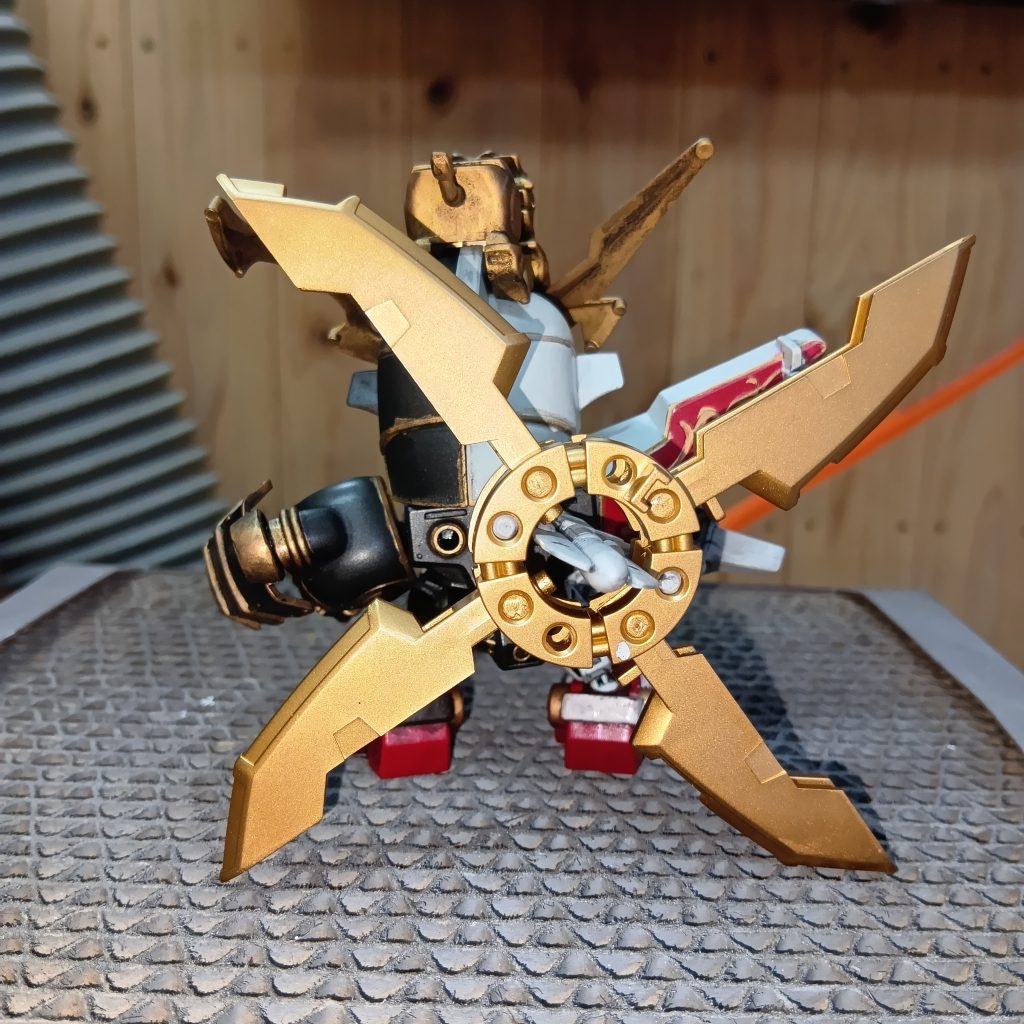 主な武器は巨大手裏剣。