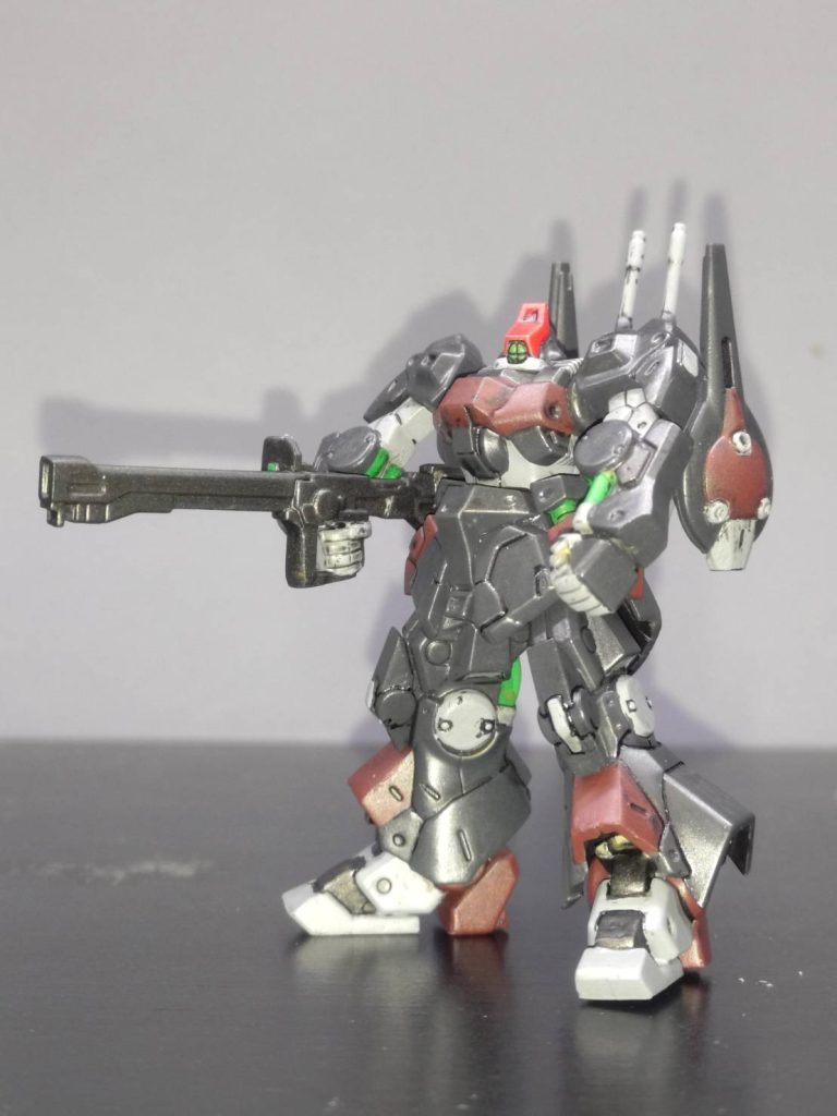 カラーはティタンズブルー1、艦底色、ニュートラルグレー、シャインレッド、黒鉄色、ディトナグリーンです。墨入れとつや消しトップコート処理しています。デザインがアレンジされていますが設定通りだと暗く感じたので、所々明るい色を入れています。