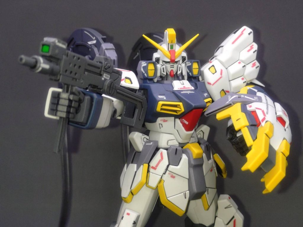 SMG?も付属していますので、銃撃戦も可能w腰の後ろ(写真3枚目)やシールドに取り付け可能です。