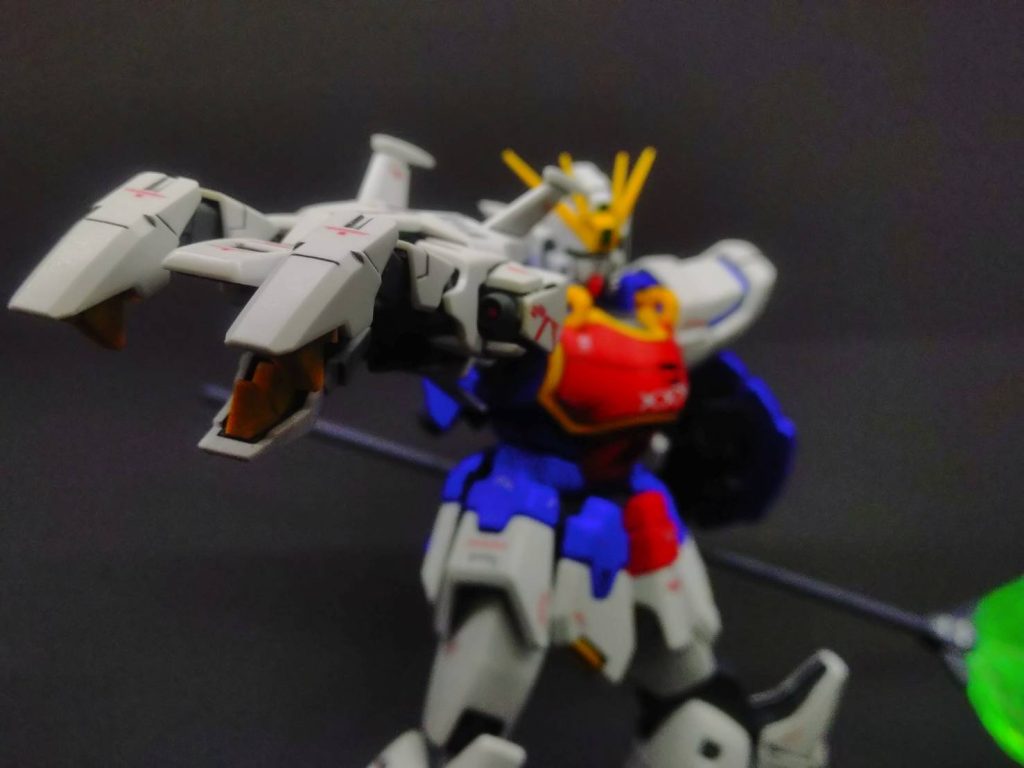 ドラゴンファング。TV版と違って腕の伸縮は有りません。写真だと隠れてしまってますが、龍の顔っぽい意匠がされています。