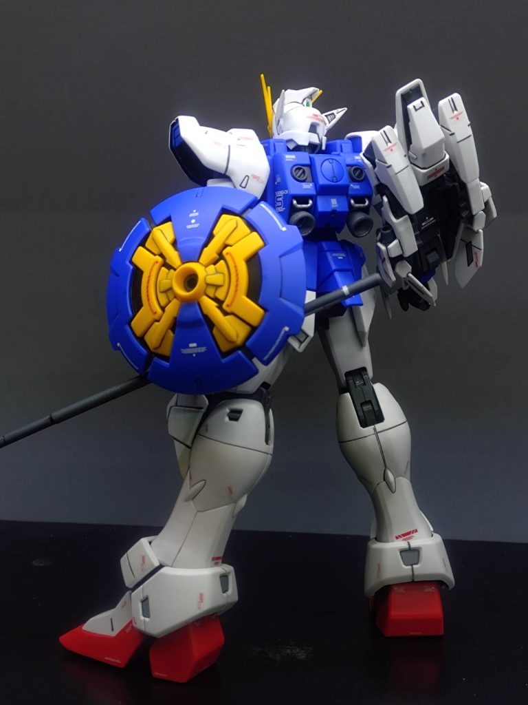 EW版共通の問題が腕の落下。肩から下は勝手に落ちやすいです。特にシェンロンは右腕にドラゴンファング、左腕にシールドが付いているので落ちやすいです。軸に瞬間接着剤を薄く塗って対応しました。三日位乾かさないとくっつく時が有りますのでご注意を。