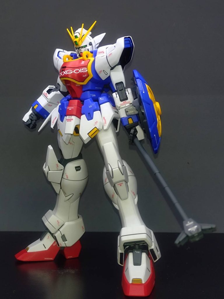 ヘビーアームズやデスサイズもだが、型式の転写シールの貼る場所が曲線なので、プレッシャーが半端ないｗ予備が無いため失敗出来ない一発勝負になんとか勝ちました…楽なのはウイングガンダム位だよ…