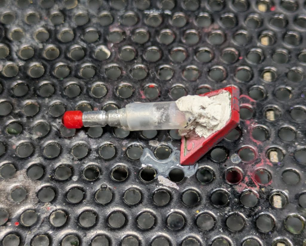 塗装はラッカー、水性アクリル、エナメルを駆使して塗り分け、つや消しウェザリング仕上げです。