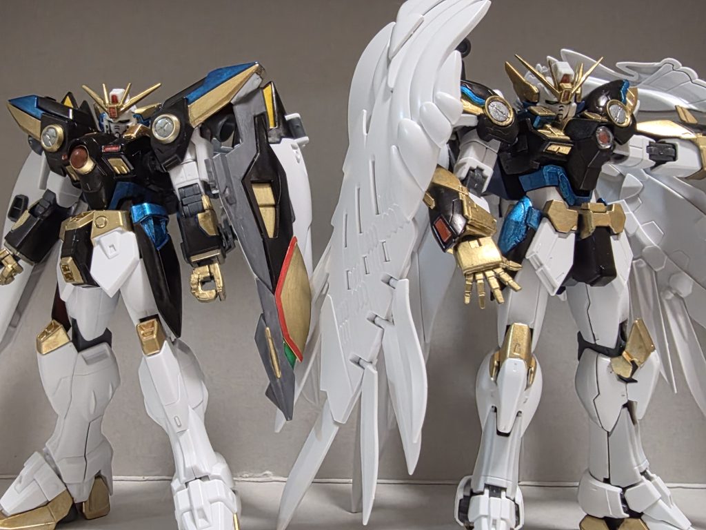 TVとEWのウイングガンダムゼロアルビオンのツーショットで。またウイング塗れたら再度アップしようかな！