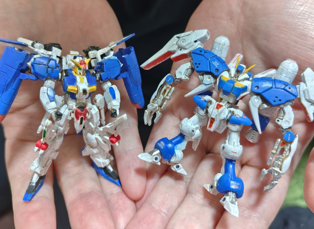 我が家のガンダムアーティファクト2体で。