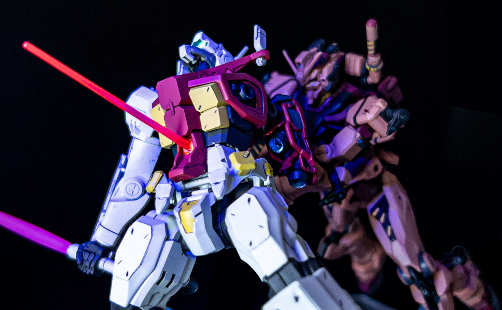 締めはもちろんこちらのシーンこのシーンの為だけにゲルググのコクピットハッチをエポパテで複製と、肩口のパーツをプラ板とジャンクパーツで自作満足のいく仕上がりになったと自負してます😉