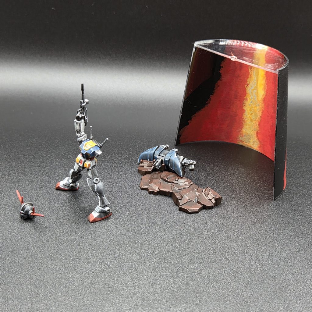 爆発のエフェクトは100均の透明のコップです。老眼にはつらいところもありましたが、食玩サイズはババッと塗れて楽しいですね。