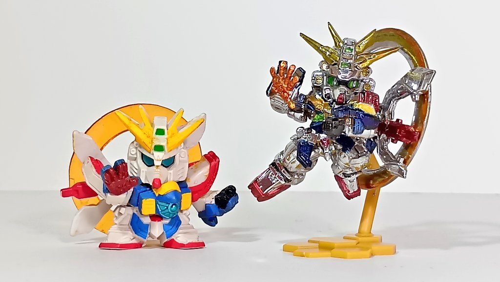 懐かしのSDガンダムフルカラーと共に大きさが大して変わりません