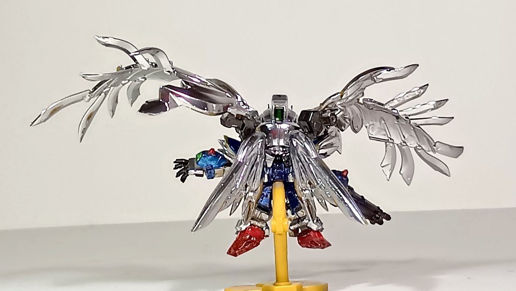 しかし大きい羽がある分、銀メッキの面積が増えて映えますね