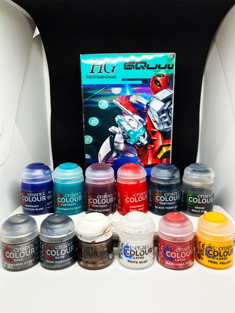 今回は仕上げに、「アクリル・シリコン系の水性クリア」で、コーティングし、その上から「水性つや消し」でトップコート。こうすることで、撮影の際に動かしても、かなりの傷を減らせたと感じる。（シタデルの弱みは塗膜の弱さだと思う。どなたか対処法をご存じの方、教えて下さい。）今回も、大好きなキャラクターが搭乗する自分だけのユニカム機体を完成させられて大満足。最後までご覧頂き、ありがとうございました！