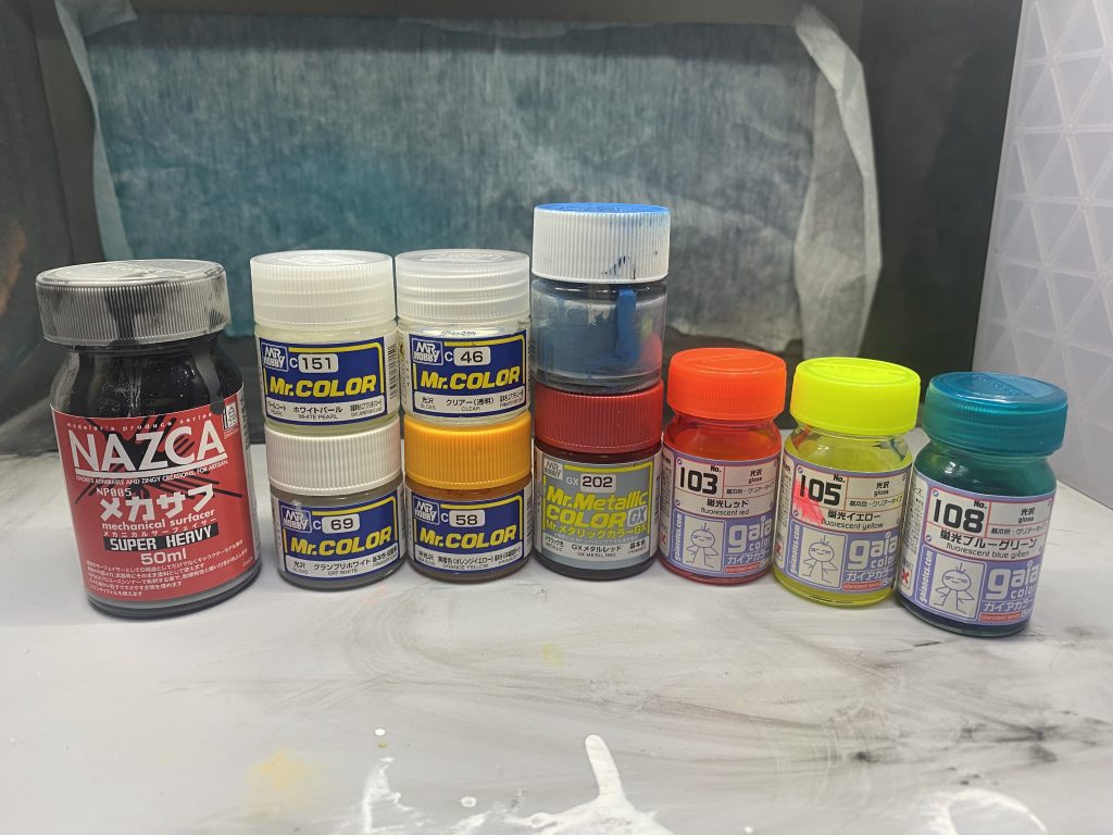 使用した塗料です。青部分だけは以前調色した水性アクリルです