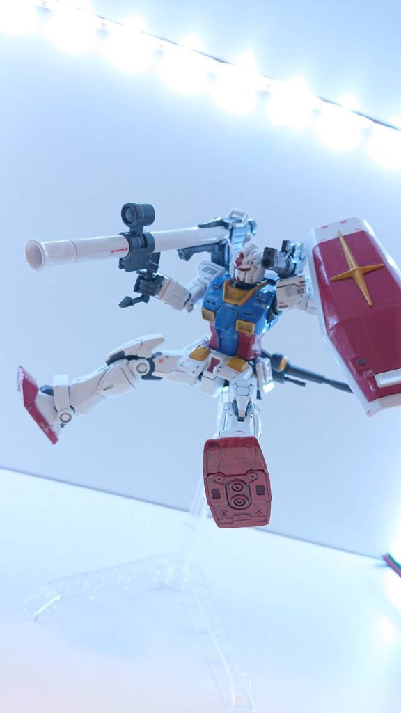 ショルダーマグナムフツーのショルダーマグナム。ハイパー・バズーカフツーのハイパー・バズーカ。え?搭乗者は逆手持ちするって言ってた?うるせぇ()つまりはほとんど普通のガンダムです。キャラクターの設定上ファイターズトライに出てきた素組みで戦うやつ(名前忘れた)みたいな感じのキャラクターなので機体本体にあまり手が加えられてません。許してください命だけは。