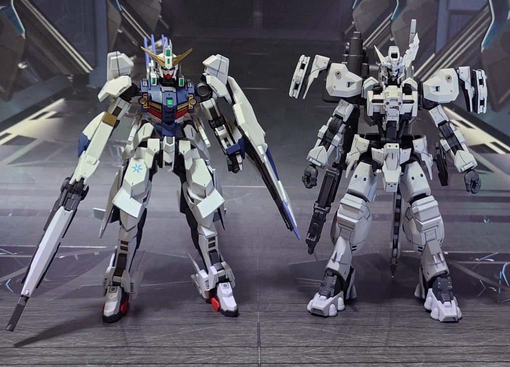 顔のデザインや全体の雰囲気、“エイト”からシンパシーを感じた過去作、“ガンダムアスタロトラーウス=ノウェム”との比較。■塗装レシピ・ガンダムジリウス白:パーツ裏側に黒サフ→パーツ表側にグレーサフ→キャラクターホワイト→ベースホワイト→光沢→つや消し青:黒サフ→アマゾンブルー→つや消し赤:グレーサフ→MSレッド→→つや消し金:黒サフ→ゴールド→光沢→つや消し関節・武器類グレー:黒サフ→ガンメタル→つや消しポリキャップ:PPプライマー→ガンメタル→つや消しフェザーエクステンション・クリアパーツ:光沢ビームサーベル刃エフェクト:先端側にメタリックレッド→根元側にベースホワイト→全体に蛍光ピンク頭部ツインアイ・センサー類:キット付属シールを使用その他部分塗装、墨入れ:ガンダムマーカー各種→つや消し・マントグレー:マント表側、縁に呉海軍工廠グレイ→全体につや消しジョイント類:つや消し