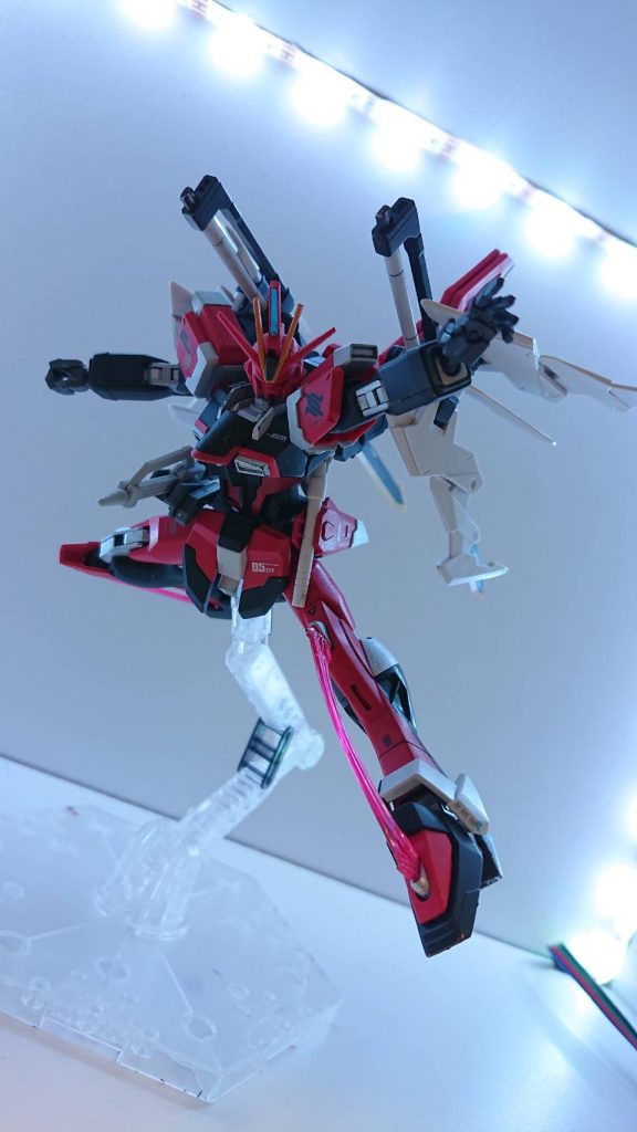 MR-Q15A グリフォン ビームブレイドインフィニットジャスティスが装備していた装備を移植したもの。ビーム刃を展開し、接近してきた敵機やビット等を蹴り墜とす。
