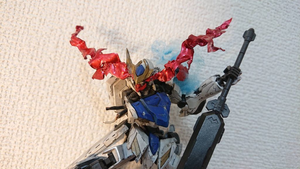 顔面ドアップ。眼光エフェクトは透明プラ板を使いました。クリアレッドじゃないのがちょっと残念。