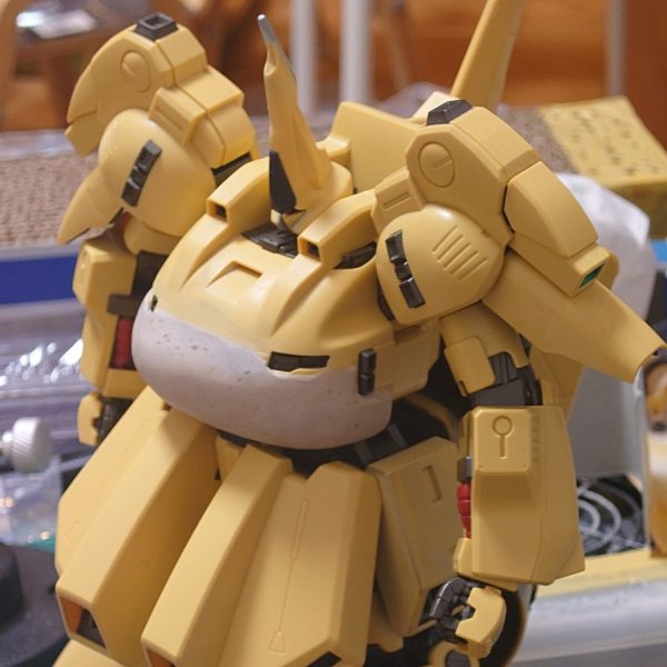 オラザクに向けての製作も終わったのでMGジ・Oを作ってますお腹でかくしたりトサカ伸ばしたりしてます