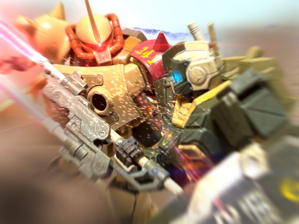 口うるさい、上官のウェーブを無視して、敵に突撃する。バズーカの残弾2発を敵の陣形目掛けて打ち込むと、パッと散開して回避された。敵の練度も上がっている。左手のフィンガーバルカンで弾丸を撒きながら、右手にヒートホークを握る。中央から、指揮官らしき、カスタムタイプの敵機が出て来る。ルトバで見た、ビームの槍を振り回すやつだ。 ”槍兵”は、バーニアを噴出させ、こちらに突進してくる。かなりの推力だが、マイロは機体の肩を入れて、こちらからもぶつかっていった。