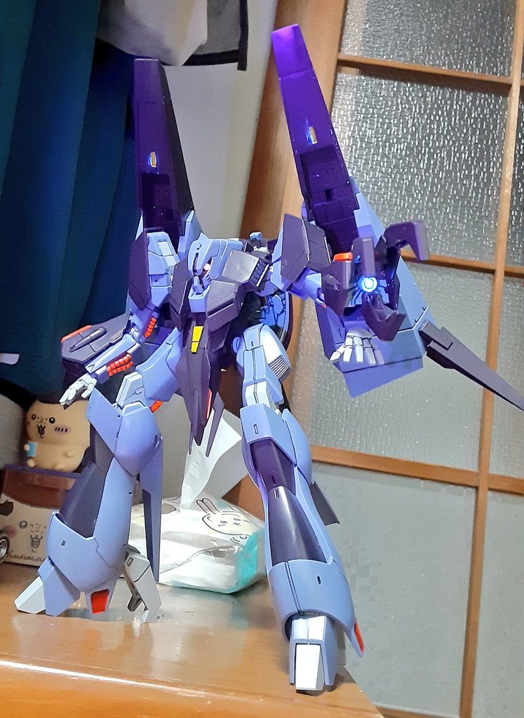 クロー展開ポーズ、モノアイ左向き