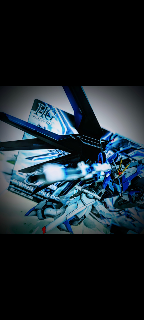 なんちゃって射撃ポーズ②見えませんが、何気に右のマウントしてるビームサーベルの接続部が片方折れています