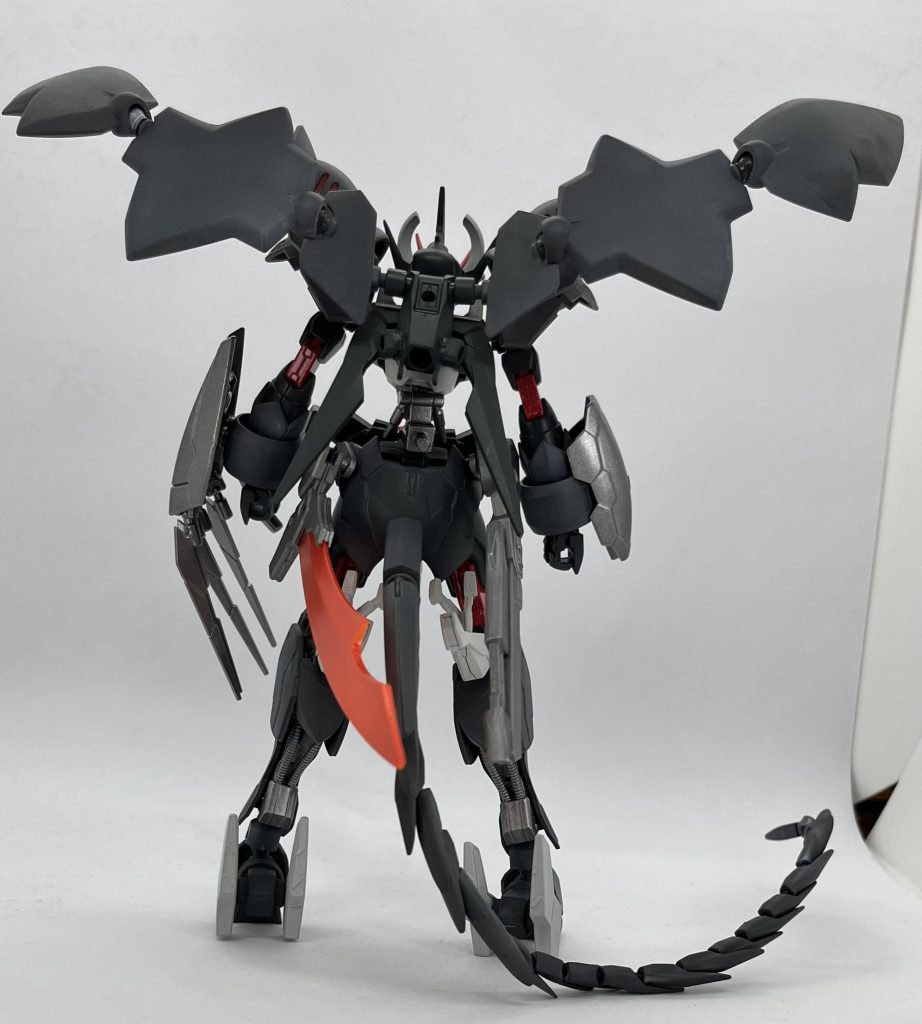 悪魔を模した短期決戦用強襲型アーマー 通常は高出力のため稼働時間が短いアーマーだが、コラプサーの出力で稼働時間を大幅に伸ばせている。