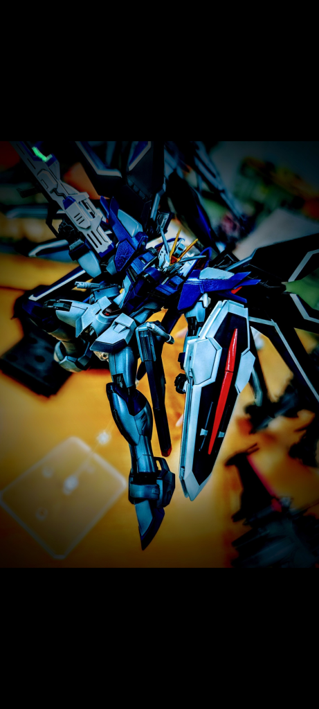 最後に箱絵です。目が変。