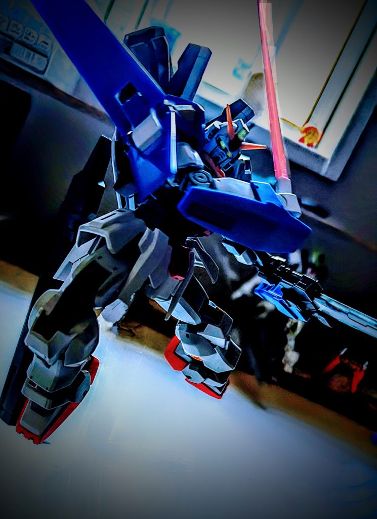 構え。まあまあそれっぽい。動力のGNドライヴ[T]と核融合炉はランドセルに積んでます。（露出させてない）