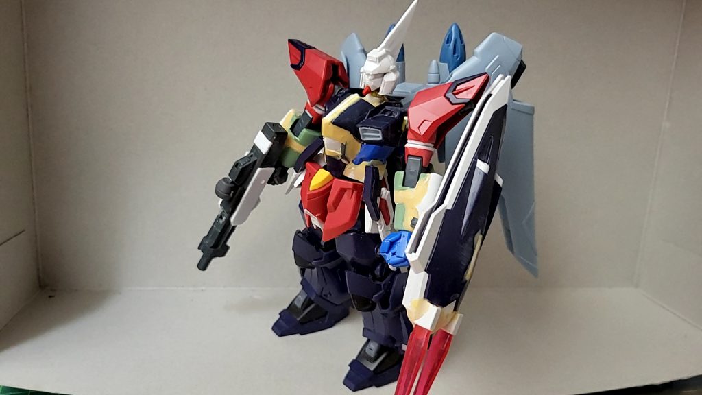 1/100アストレアのライフルを改造ライフリのシールドにアストレアのダガーを取り付けイモジャのビームブーメランをロケットアンカーの替わりに取り付け、リード線を取り付けバックパックはギャンシュトロームのものを取り付けました