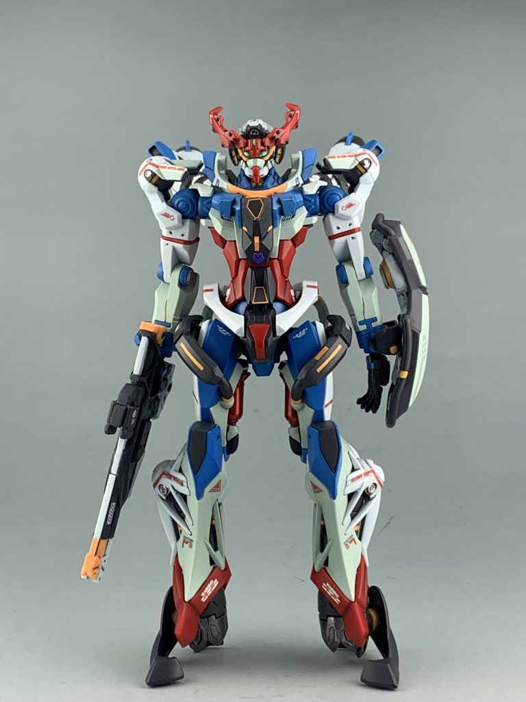 青はガンダムマーカー、赤は缶スプレーで塗装。設定画を参考にライトグレーを一部塗りました。白い部分は成型色のままです。